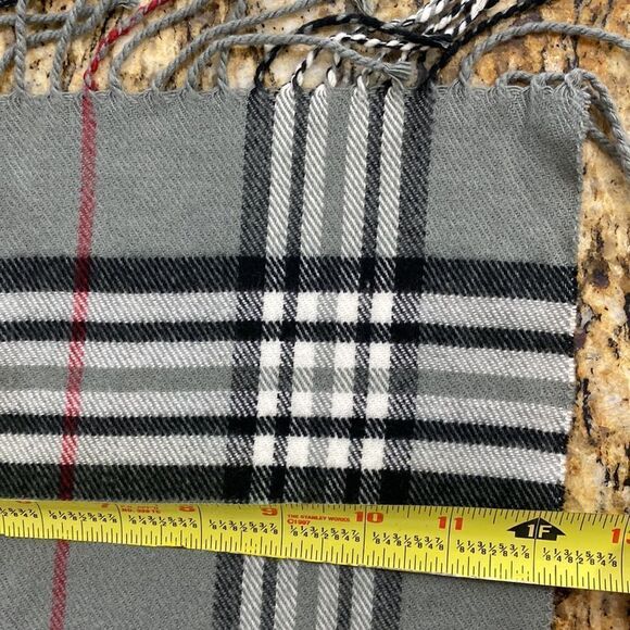 100% Cashmere Made in Scotland plaid gray scarf - Picture 4 of 5